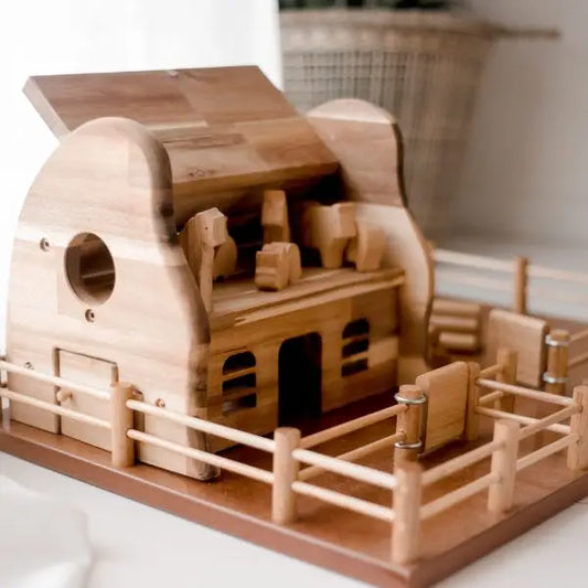 Qtoys Wooden Farm Barn