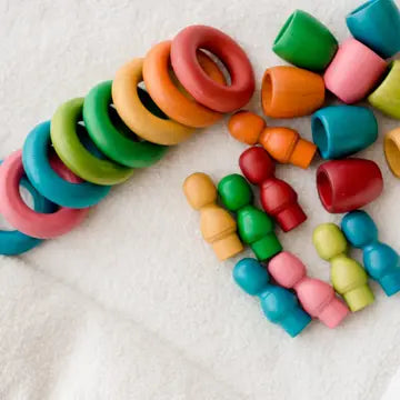 Qtoys Wooden Rainbow People Cups and Rings Set of 24
