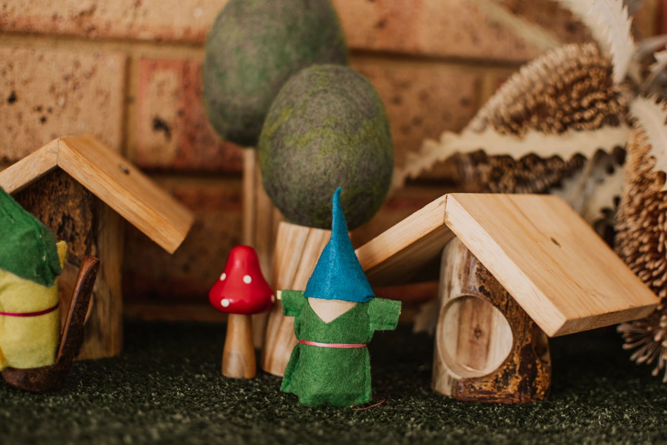 Qtoys Wooden Tree Log houses set of 4