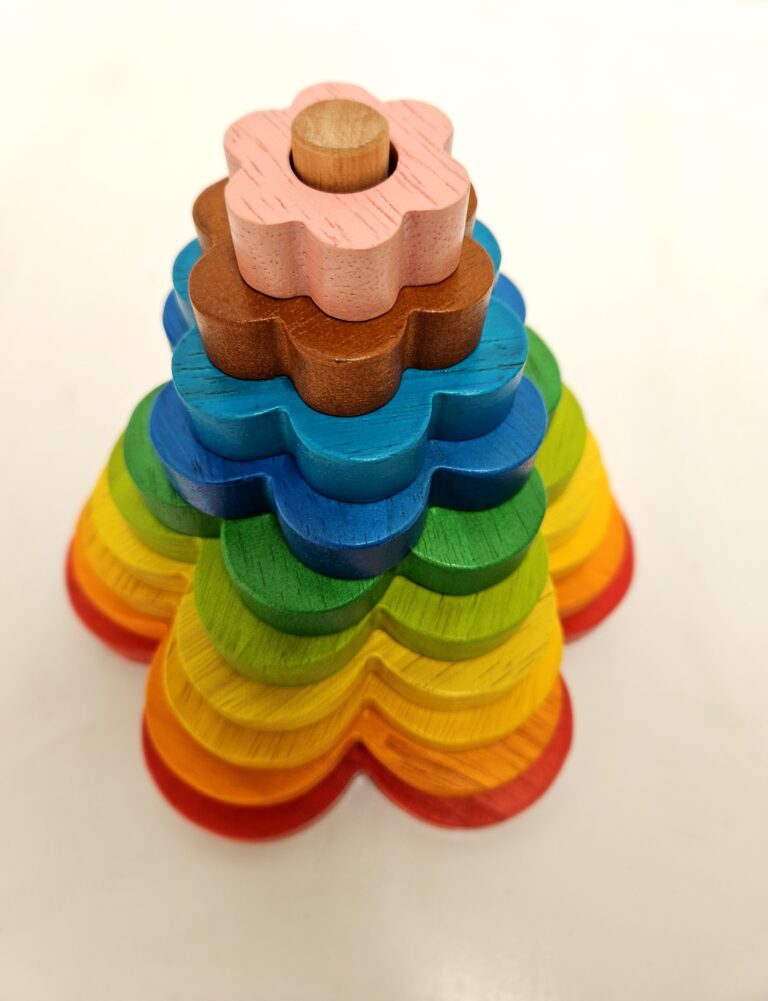 Qtoys Wooden Rainbow Stacking flowers