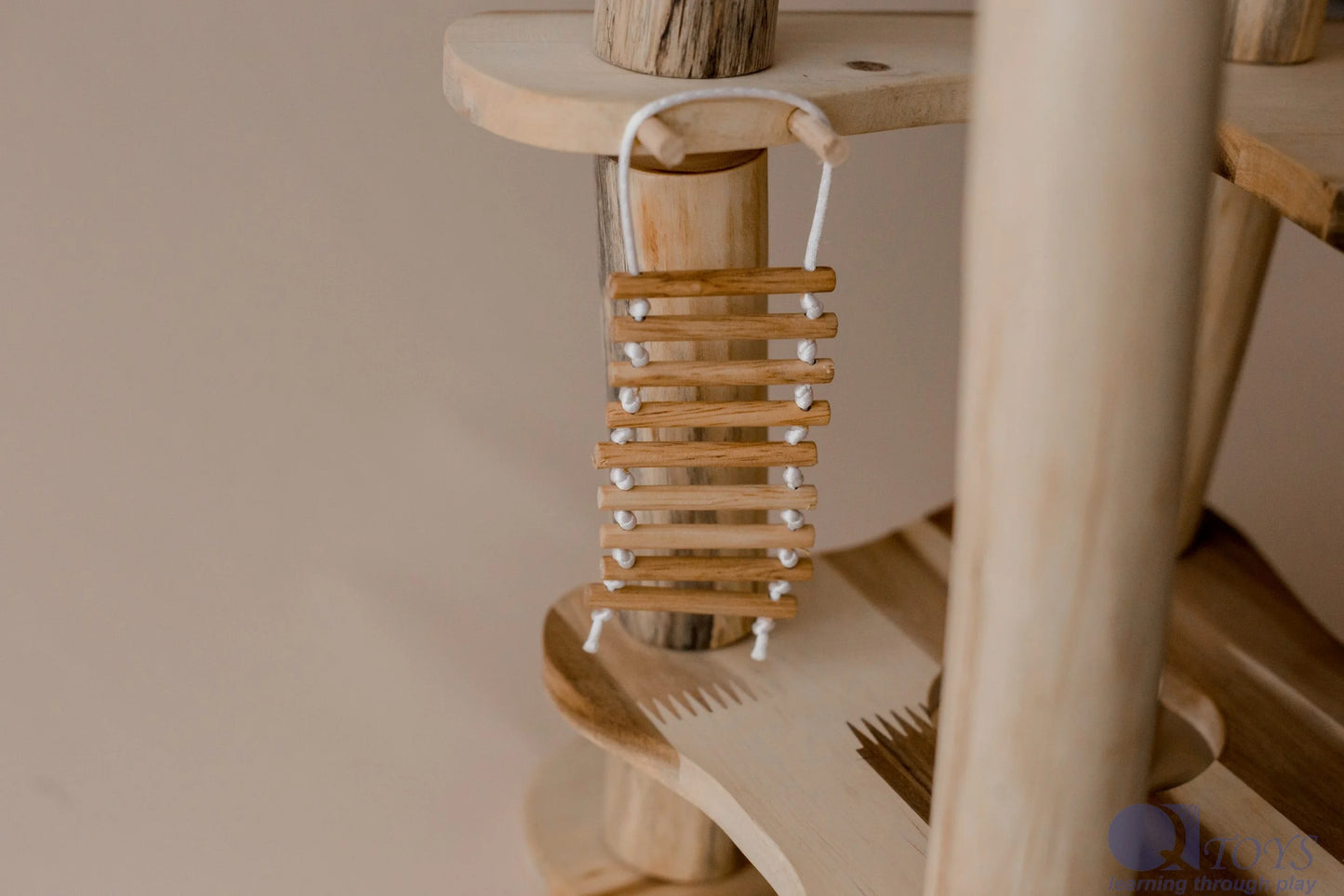 Qtoys Wooden Tree House Construction Set