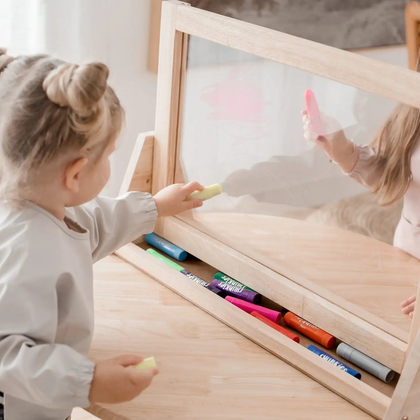 Qtoys 4 in 1 table Easel
