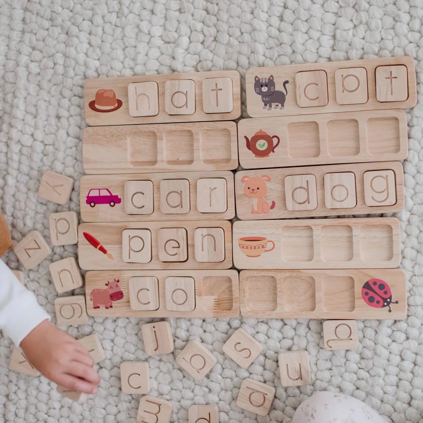 Qtoys Wooden Picture Word Board