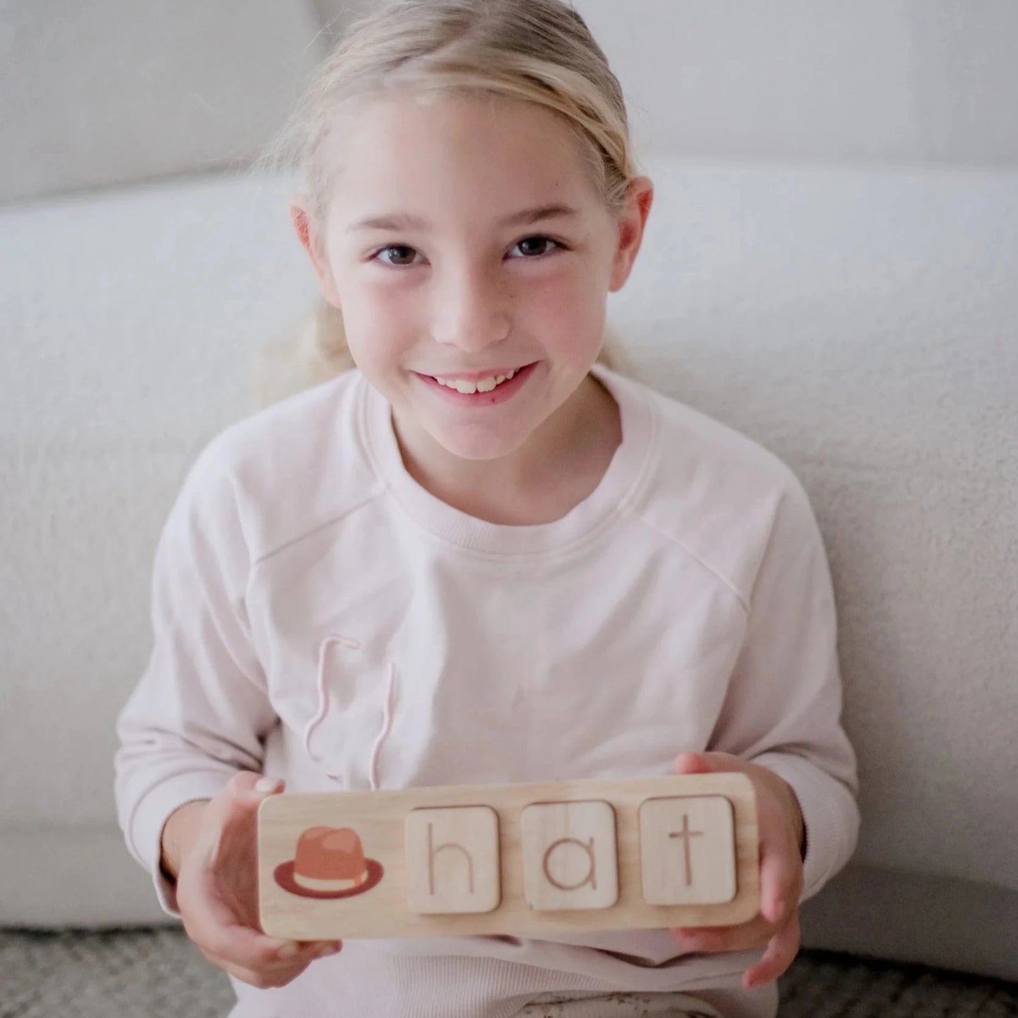 Qtoys Wooden Picture Word Board