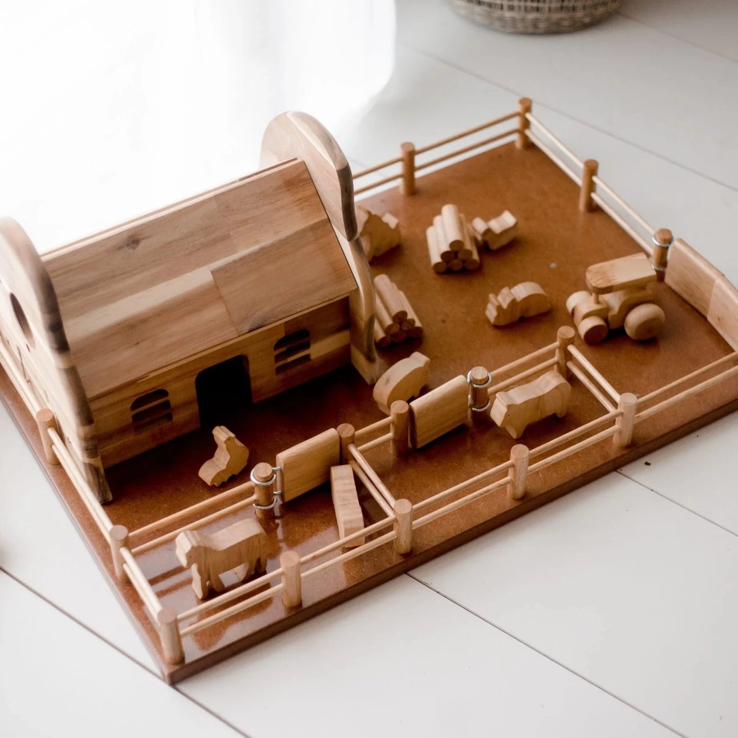 Qtoys Wooden Farm Barn