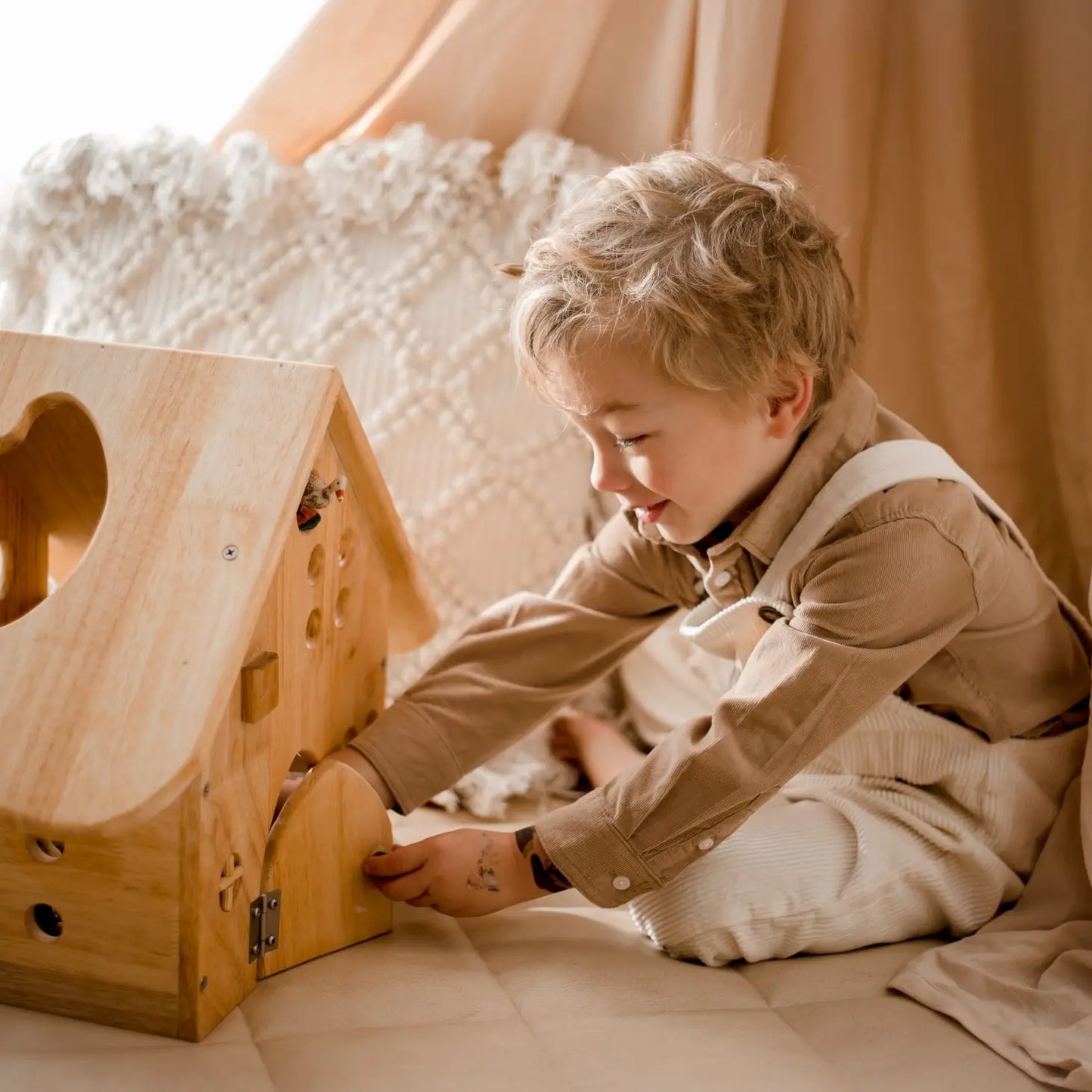 Qtoys Wooden Barn House