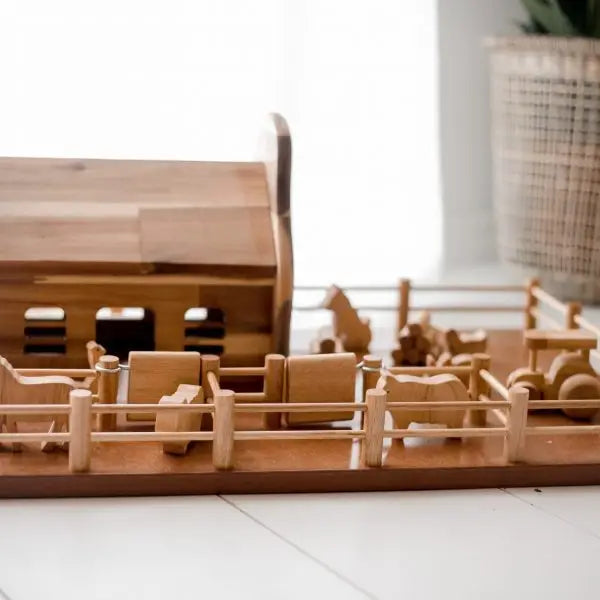 Qtoys Wooden Farm Barn