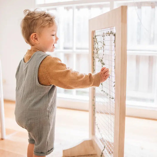 Qtoys Wooden Weaving Station